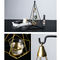 금속 프레임으로 양초 홀더들을 장식하는 현대 미니멀리즘 바람 받침대